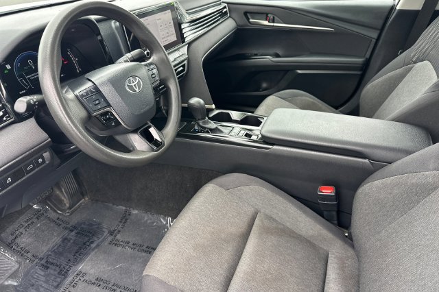 Used 2025 Toyota Camry LE FWD image 11