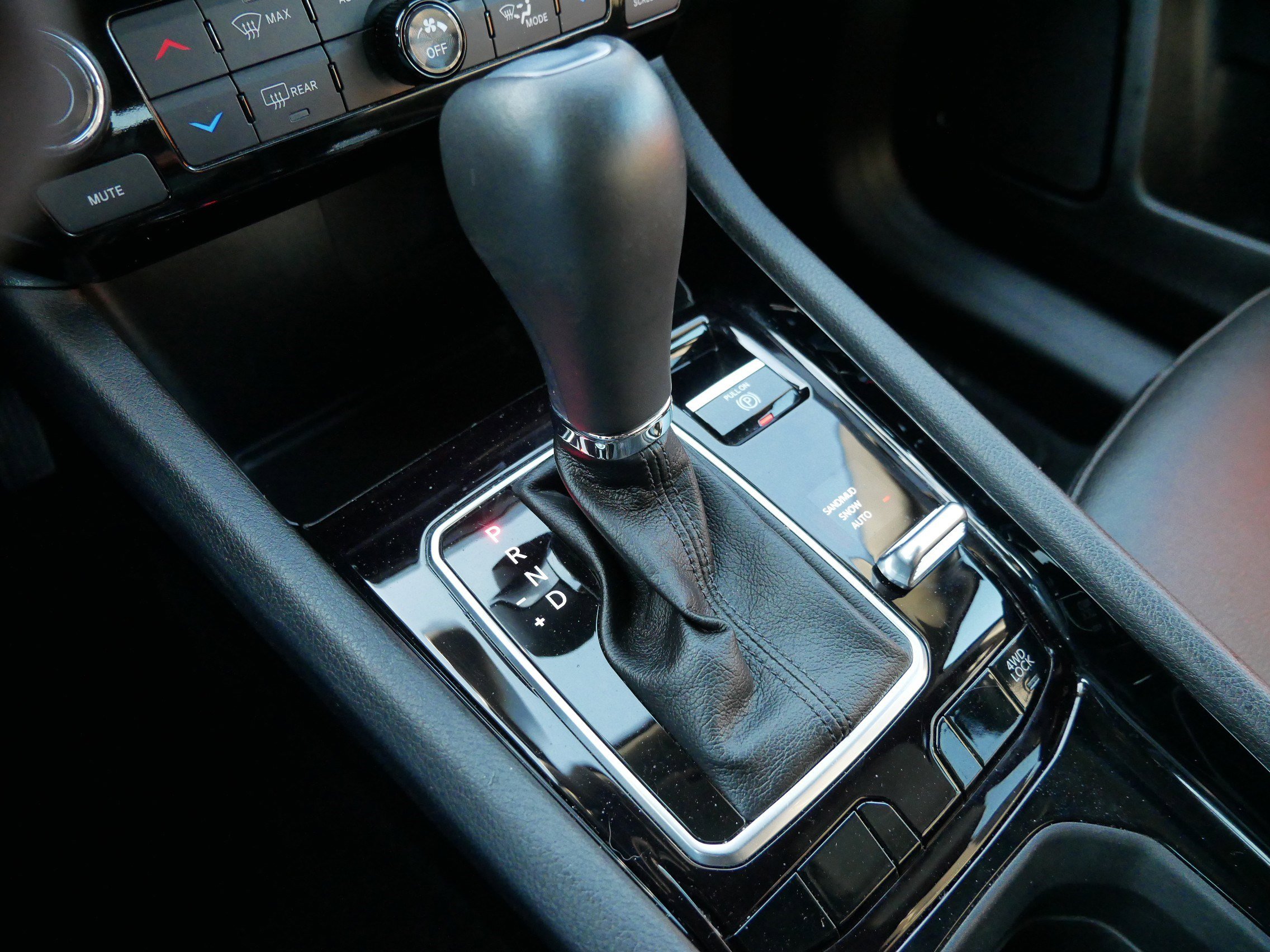 Used 2024 Jeep Compass Limited image 23