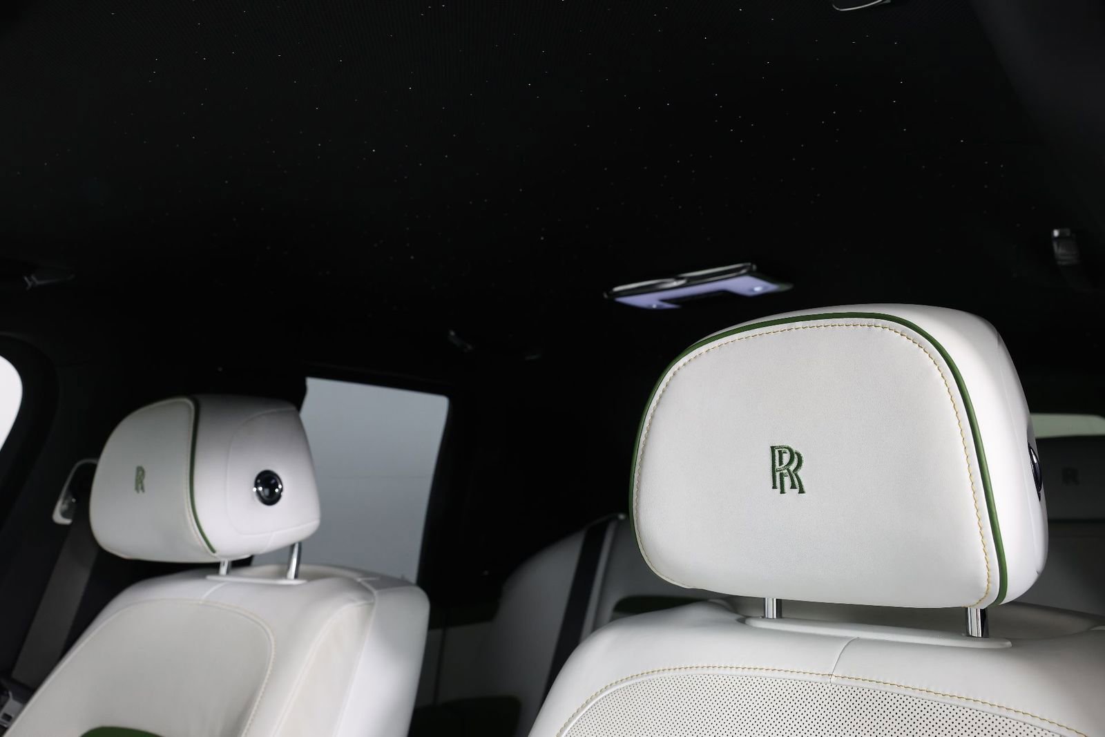 Certified 2023 Rolls-Royce Cullinan Black Badge w/ Driver's Package image 33