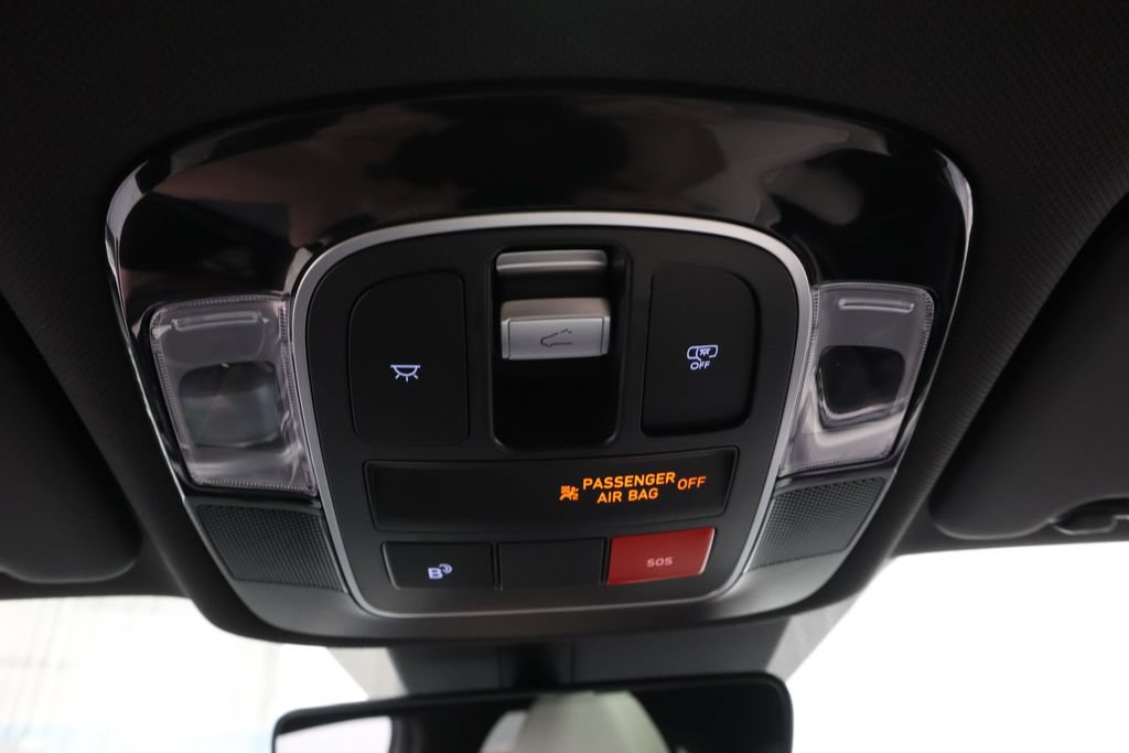 Certified 2025 Hyundai Tucson Limited AWD/4WD image 40