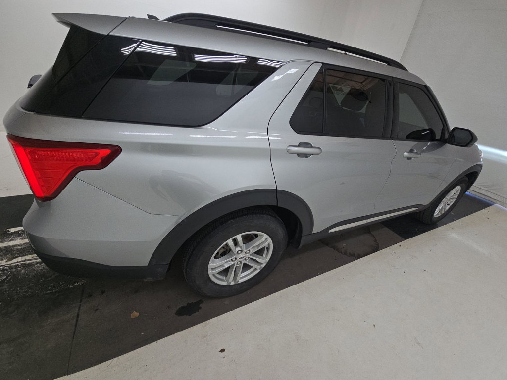 Used 2021 Ford Explorer XLT w/ Equipment Group 202A image 5