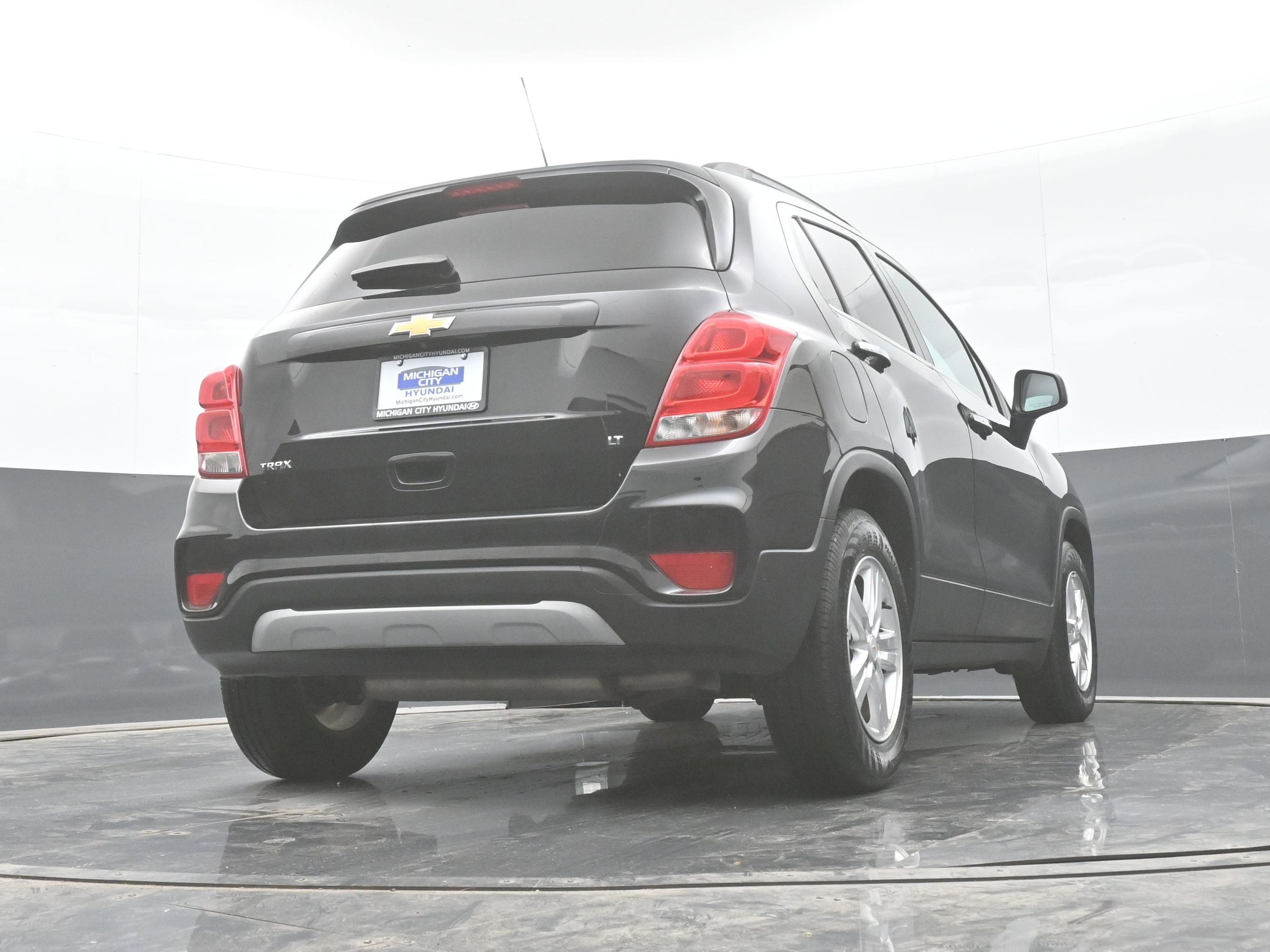 Used 2020 Chevrolet Trax LT w/ LT Convenience Package image 40