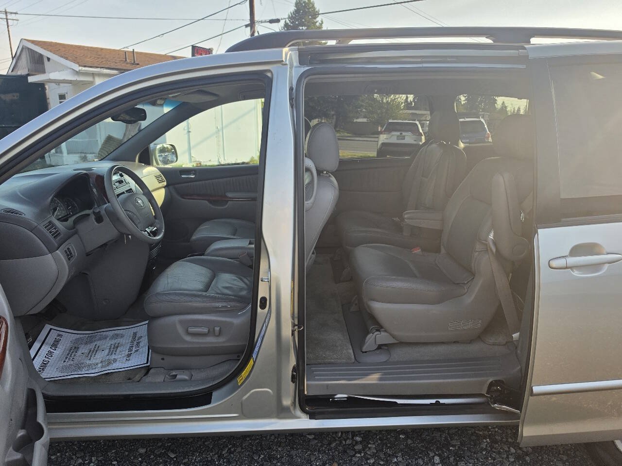 Used 2004 Toyota Sienna XLE w/ XLE Pkg 12 FWD image 12