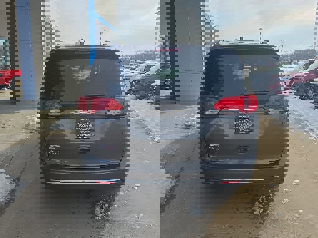 Used 2018 Chrysler Pacifica Touring-L Plus w/ Advanced Safetytec Group image 7