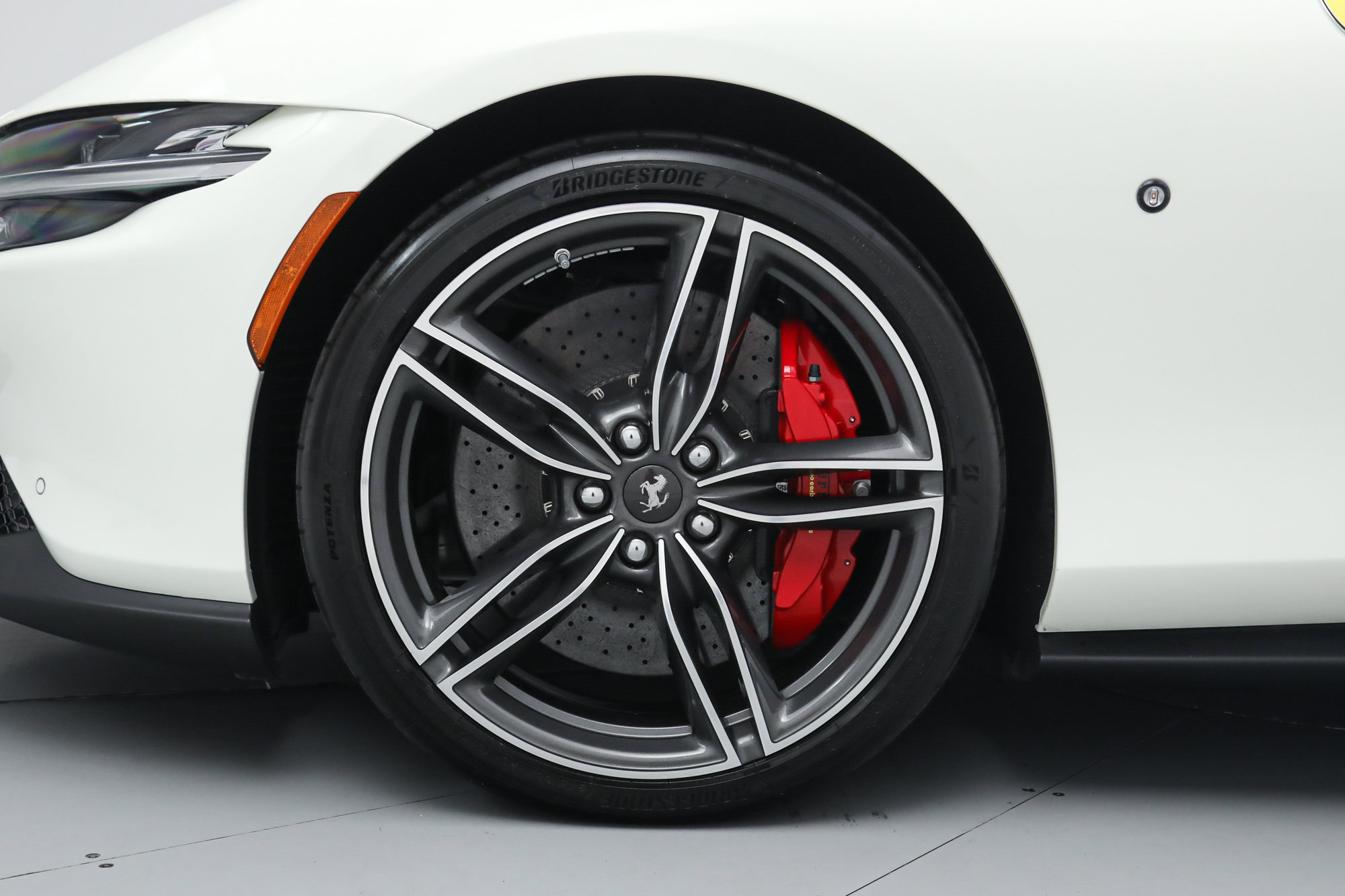 Certified 2025 Ferrari Roma Spider RWD image 44