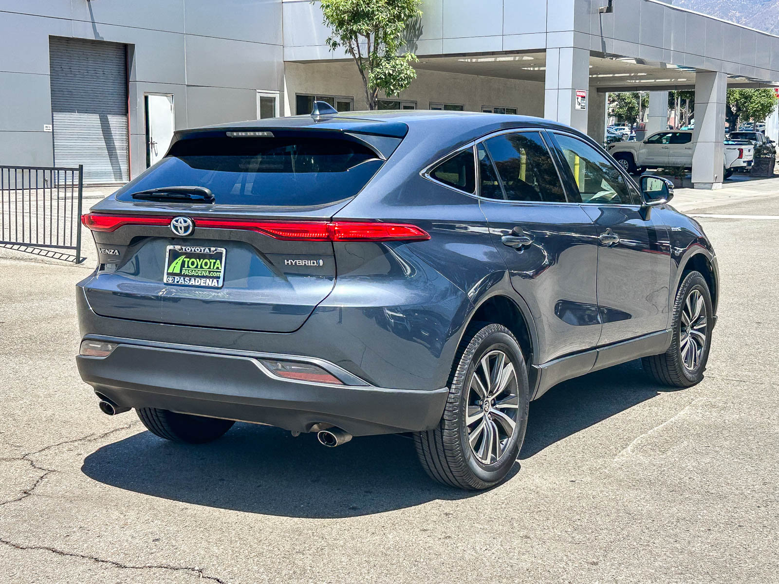 Used 2021 Toyota Venza LE w/ Carpet Mat Package (TMS) AWD/4WD image 6
