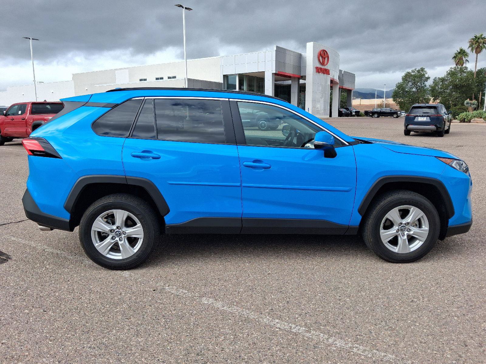 Used 2020 Toyota RAV4 XLE w/ Convenience Package FWD image 6