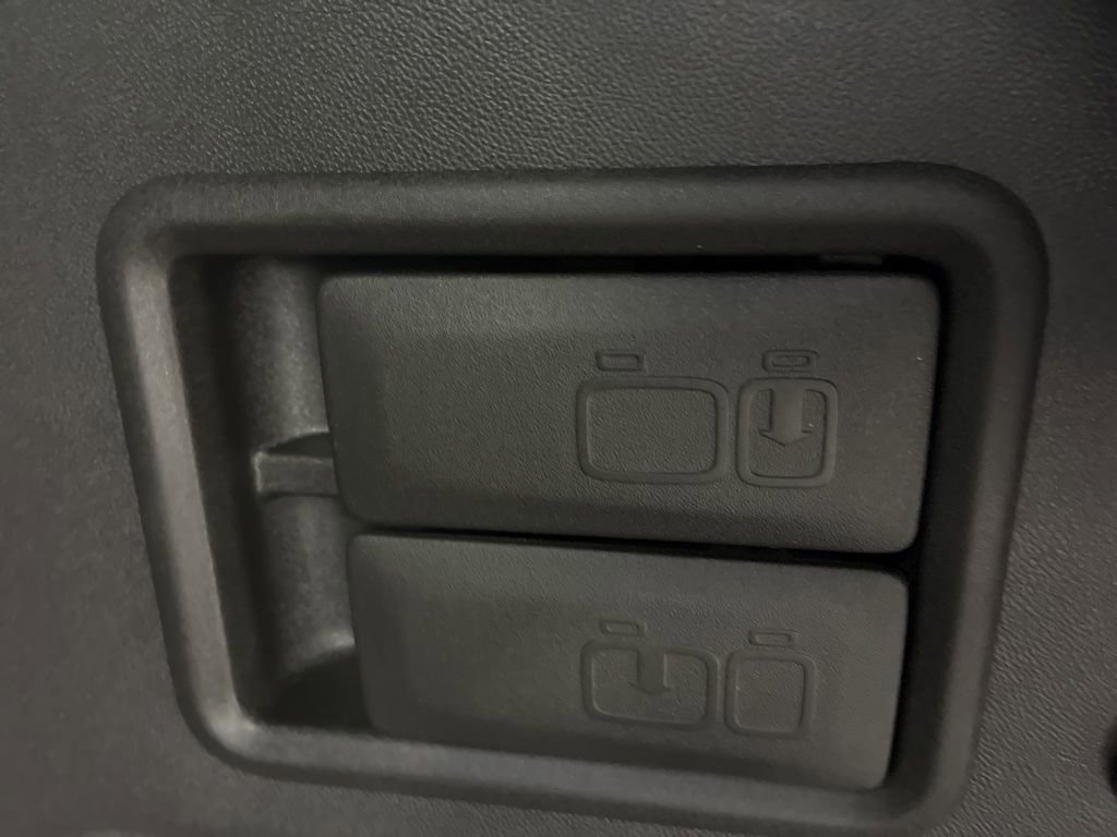 Used 2024 Chevrolet Equinox LT AWD/4WD image 34