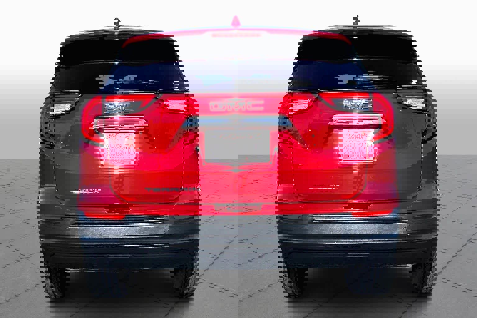 Used 2022 GMC Terrain SLE image 4