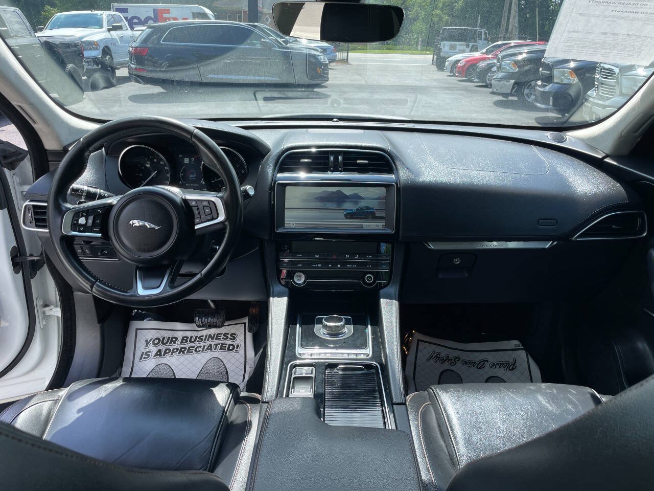 Used 2020 Jaguar F-PACE Prestige AWD/4WD image 11