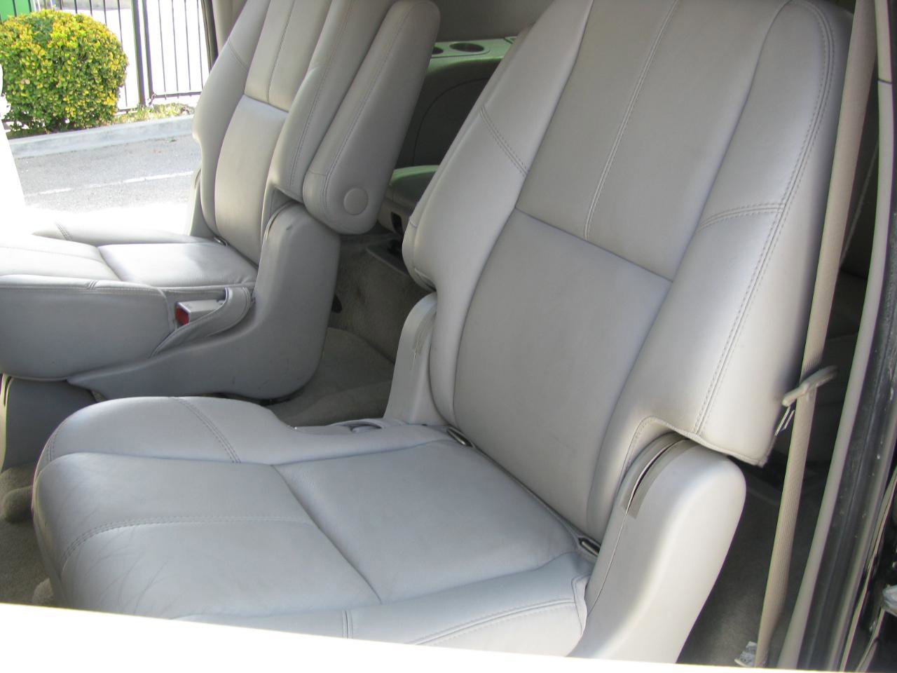 Used 2007 Chevrolet Suburban LTZ w/ LTZ Preferred Equipment Group AWD/4WD image 14