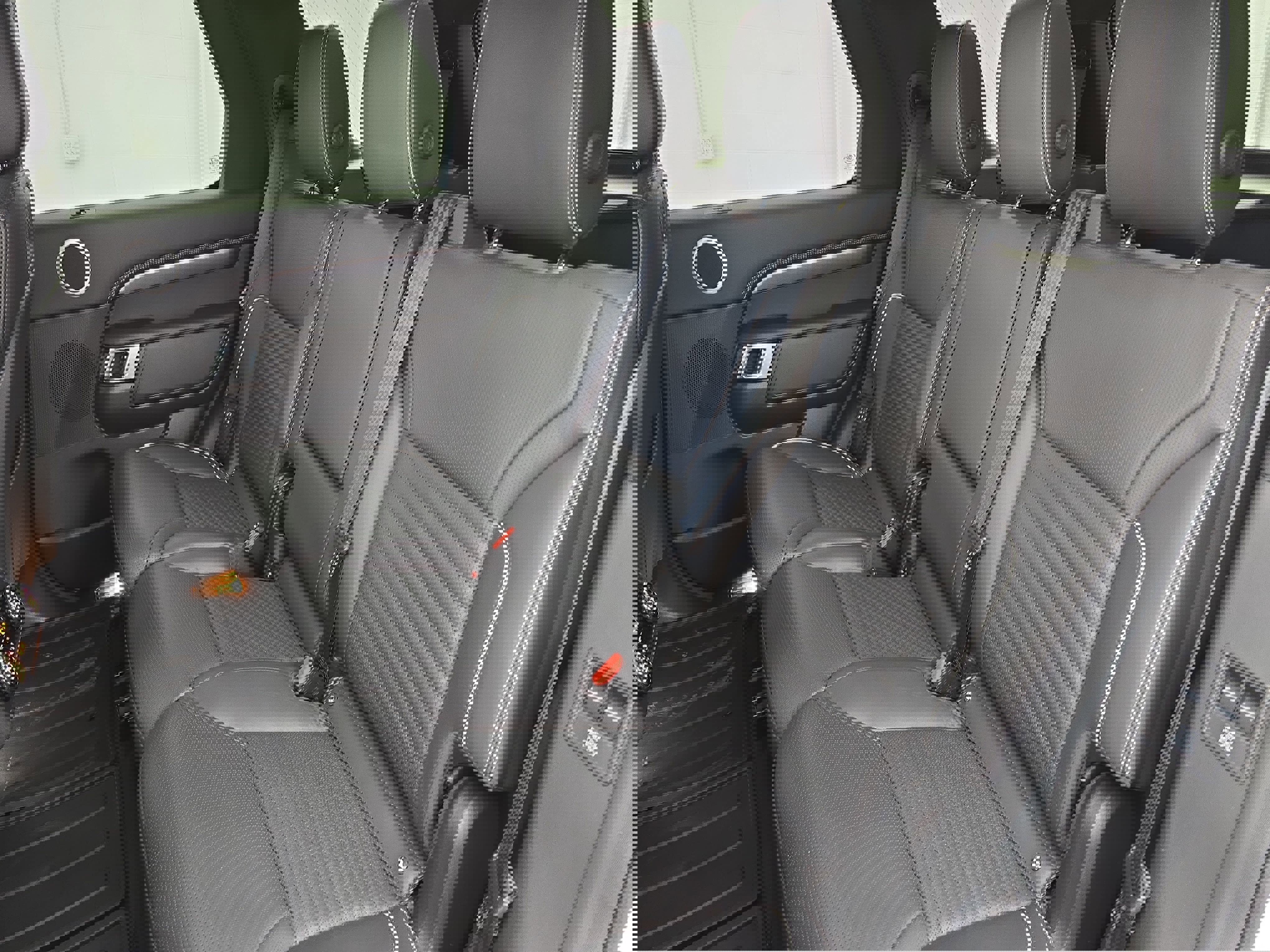 Used 2024 Land Rover Discovery Metropolitan Edition image 15