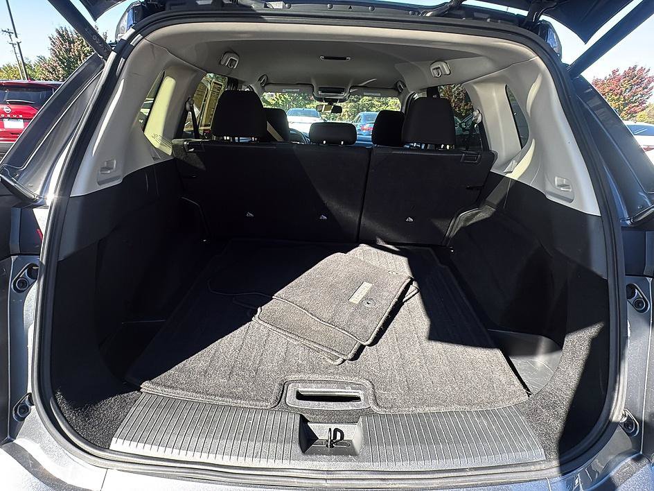 Certified 2025 Nissan Rogue SV FWD image 38