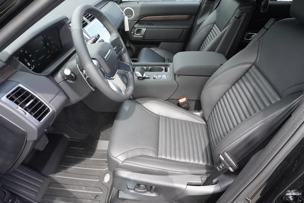 New 2026 Land Rover Discovery S AWD/4WD image 19