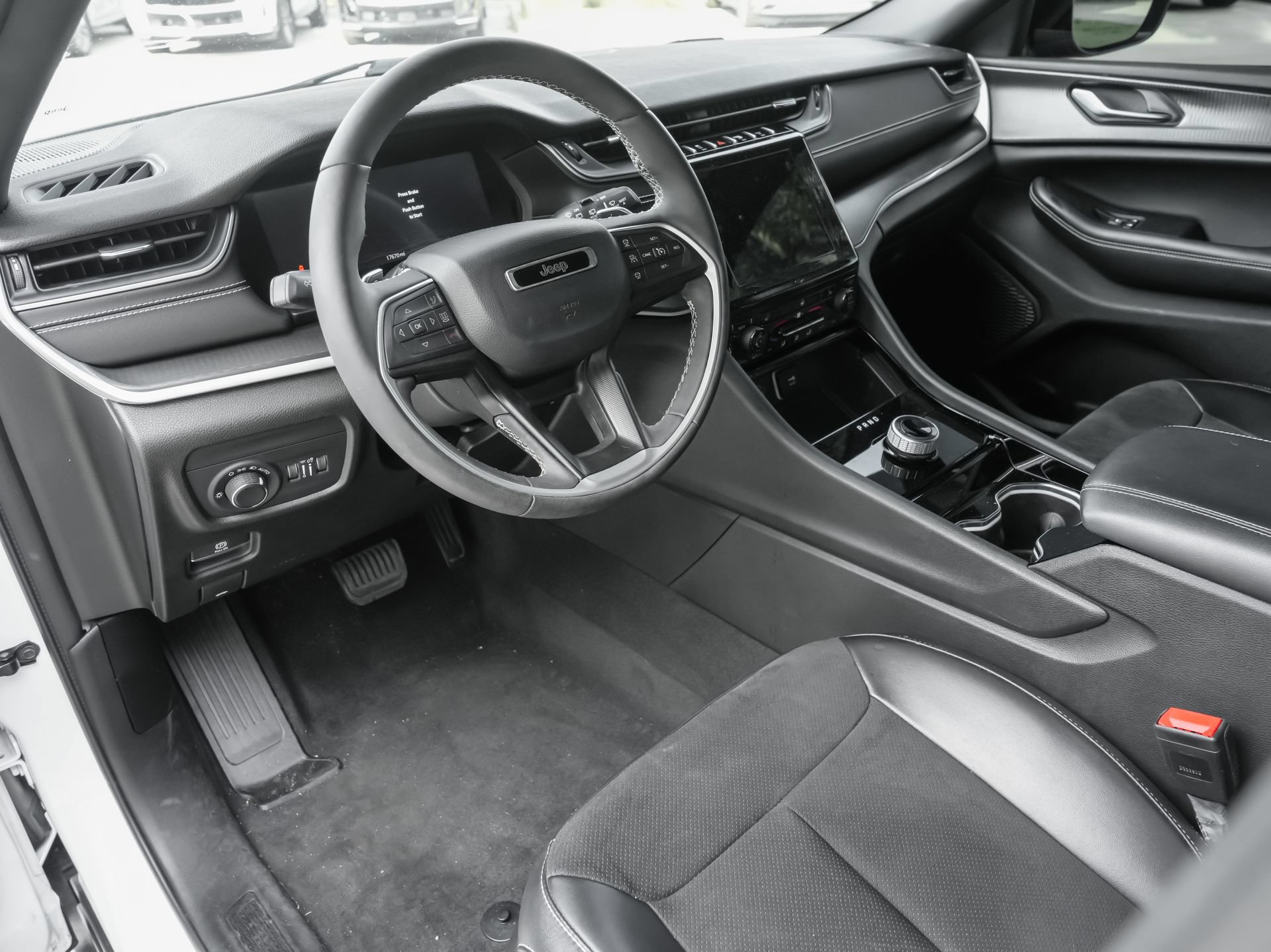 Used 2023 Jeep Grand Cherokee Altitude AWD/4WD image 16