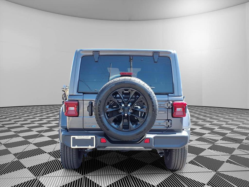 Used 2025 Jeep Wrangler Sahara image 6