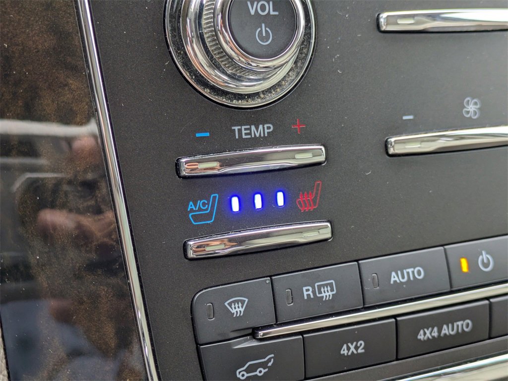 Used 2015 Lincoln Navigator L 4WD image 25