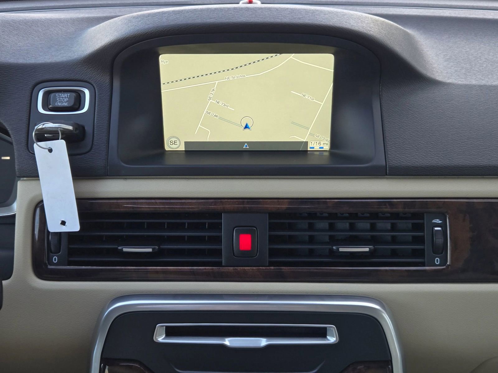 Used 2016 Volvo XC70 T5 Premier image 25