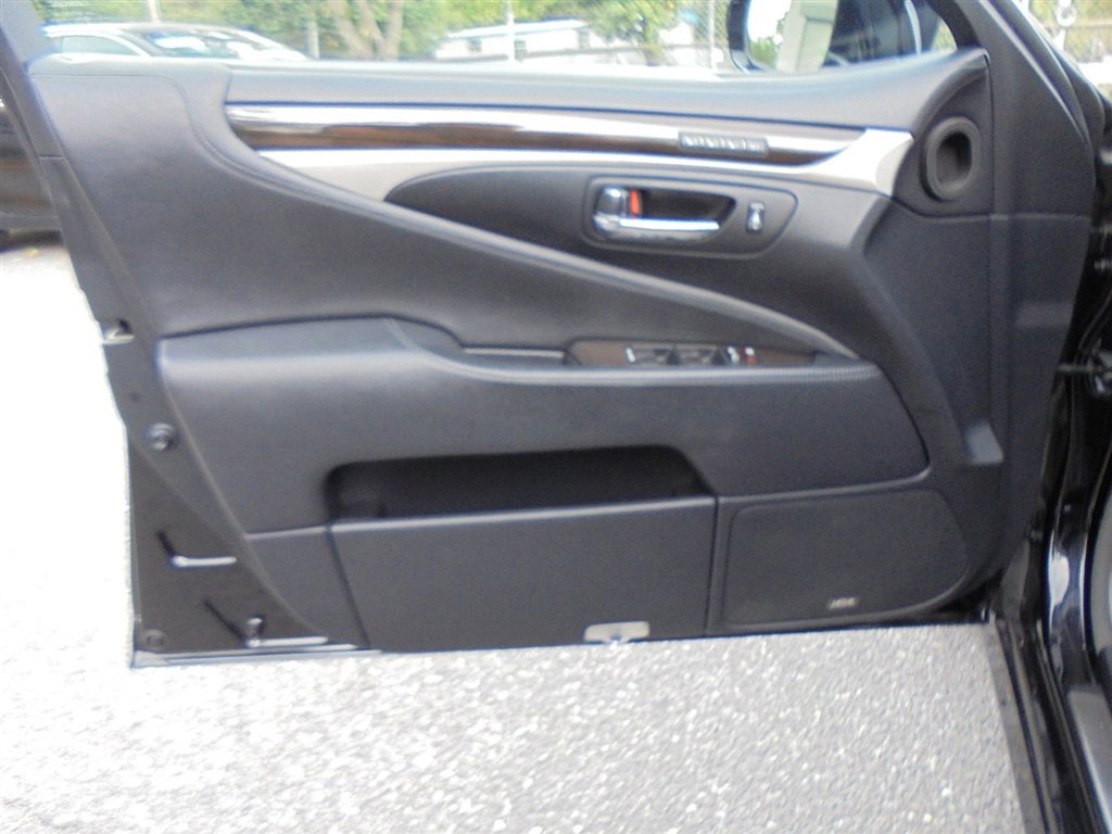 Used 2013 Lexus LS 460 AWD image 27