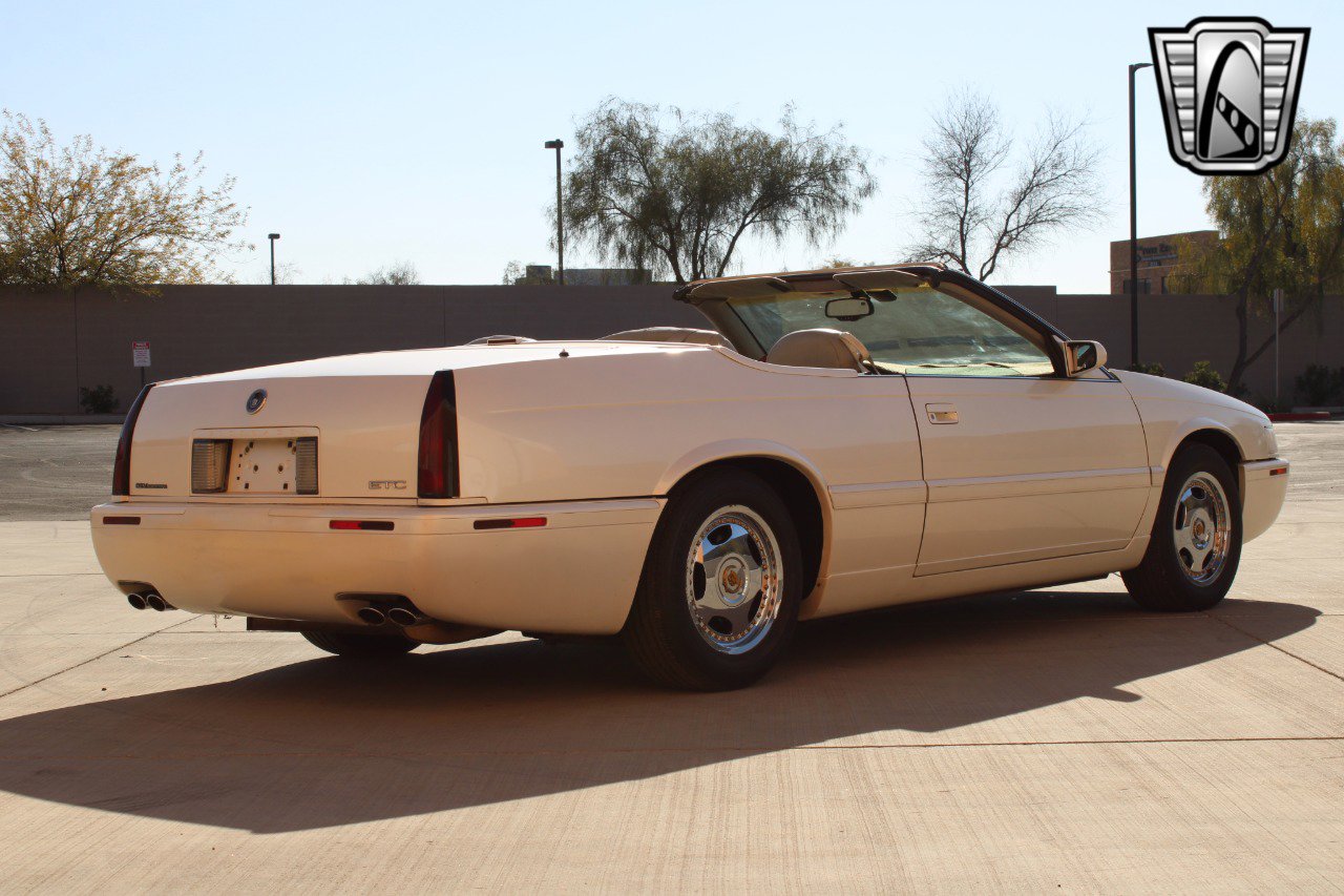 Used 2002 Cadillac Eldorado Touring w/ Preffered Equipment Group image 18