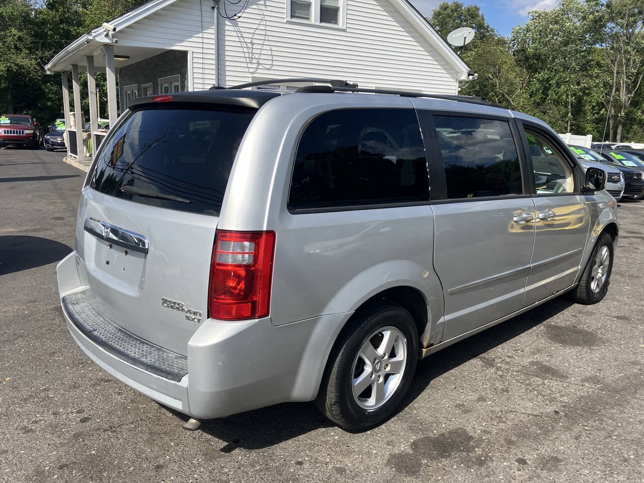 Used 2010 Dodge Grand Caravan SXT FWD image 7
