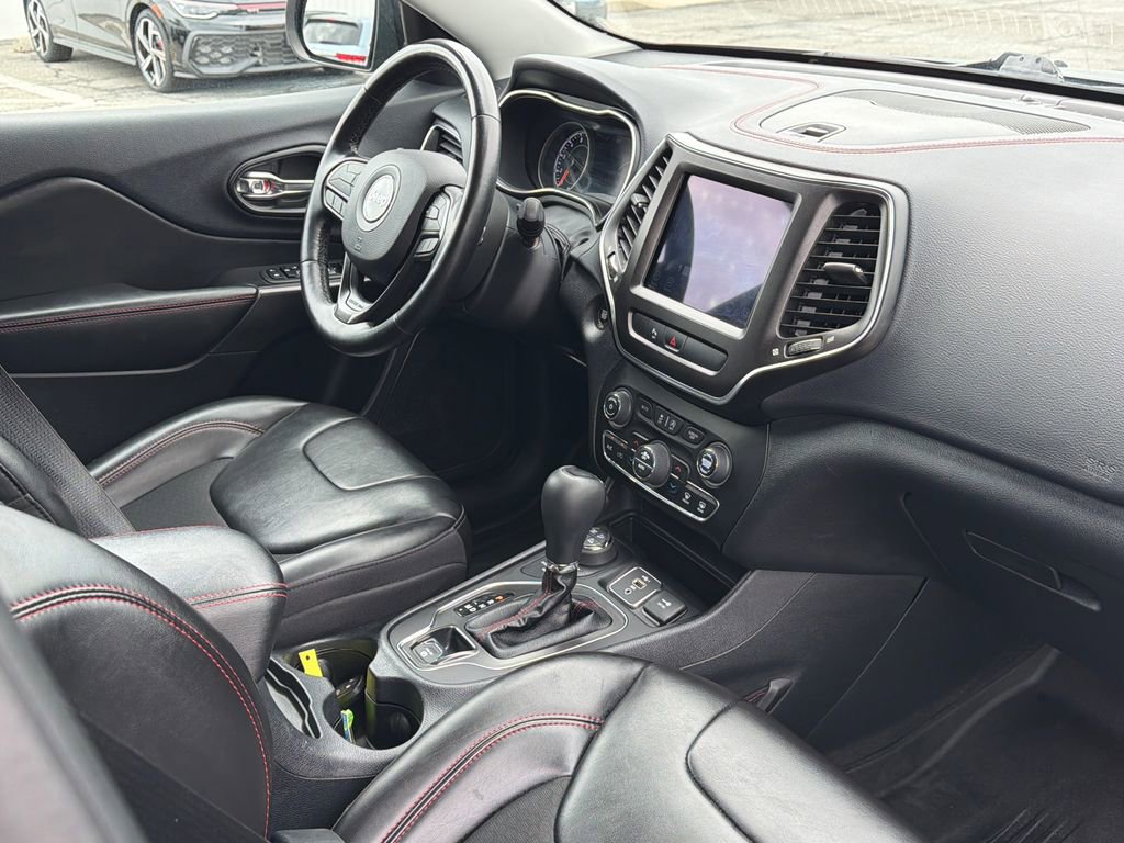 Used 2020 Jeep Cherokee Trailhawk w/ Cold Weather Group AWD/4WD image 8