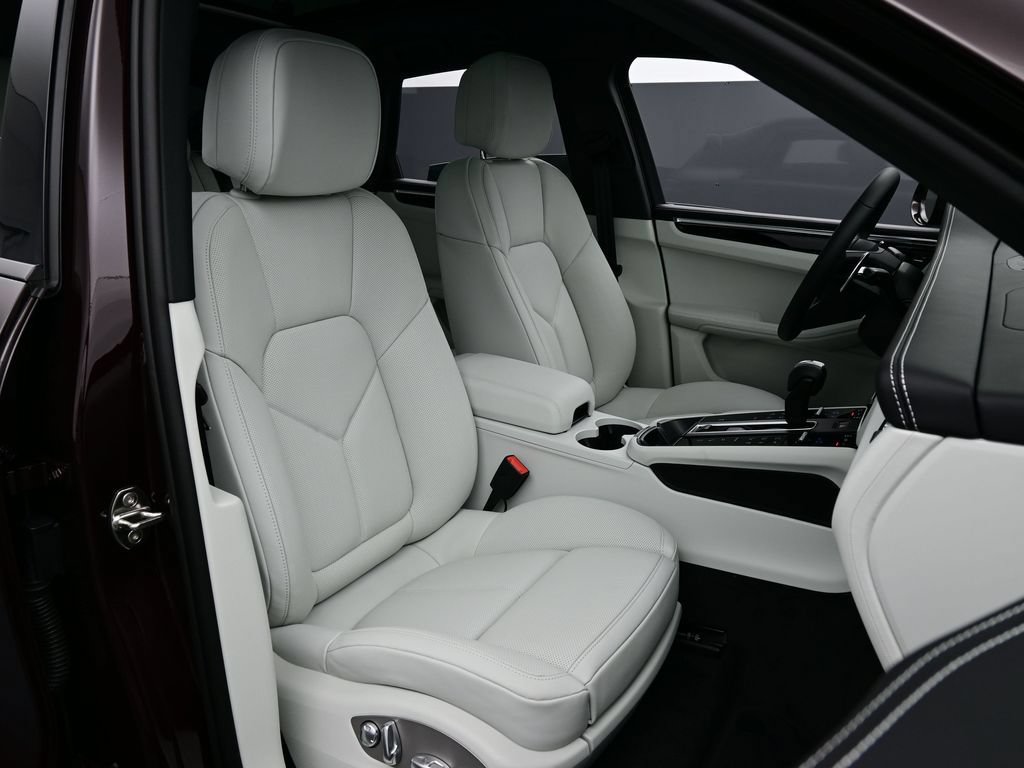 Certified 2026 Porsche Macan AWD/4WD image 22