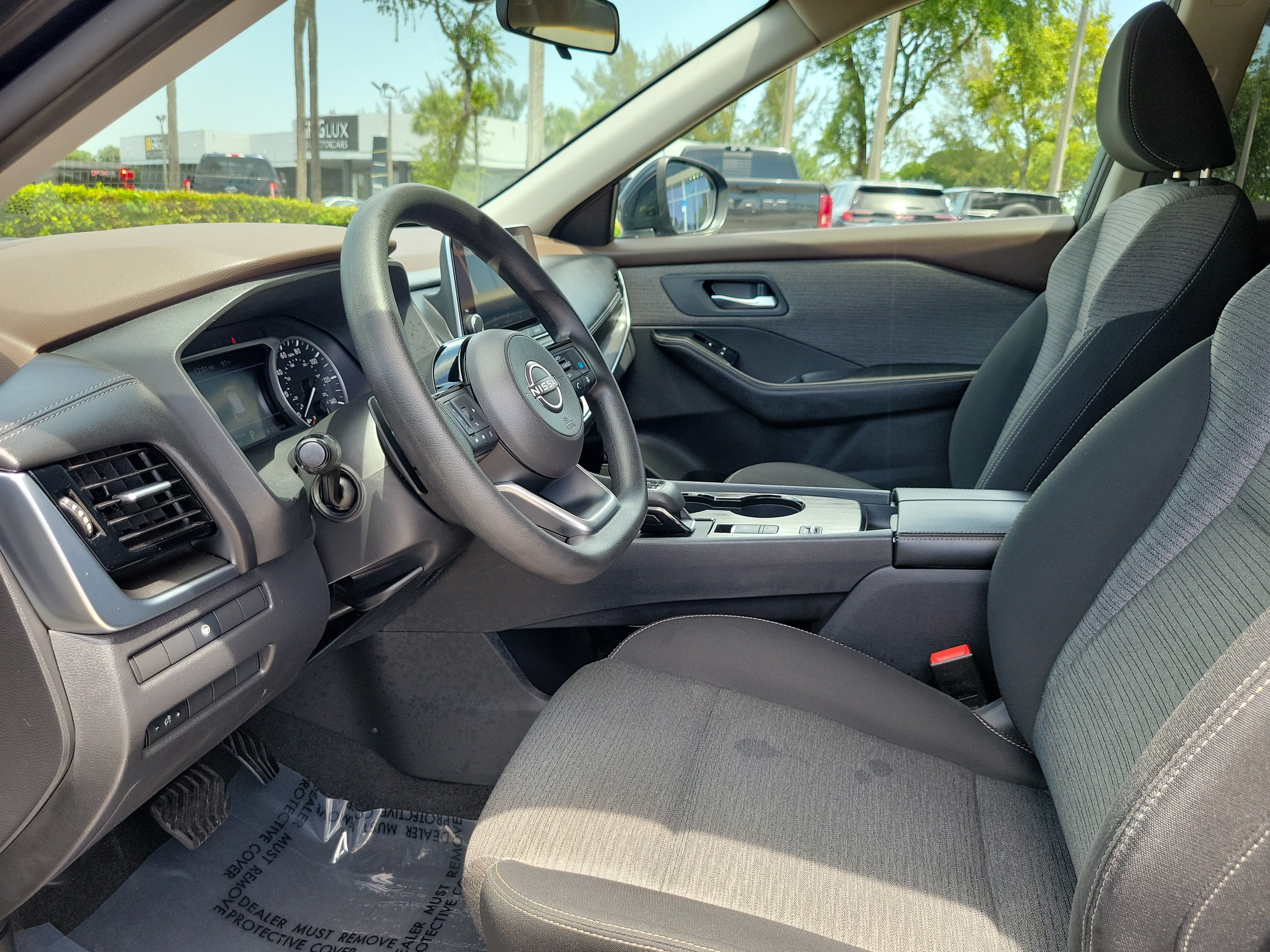 Used 2022 Nissan Rogue SV FWD image 9