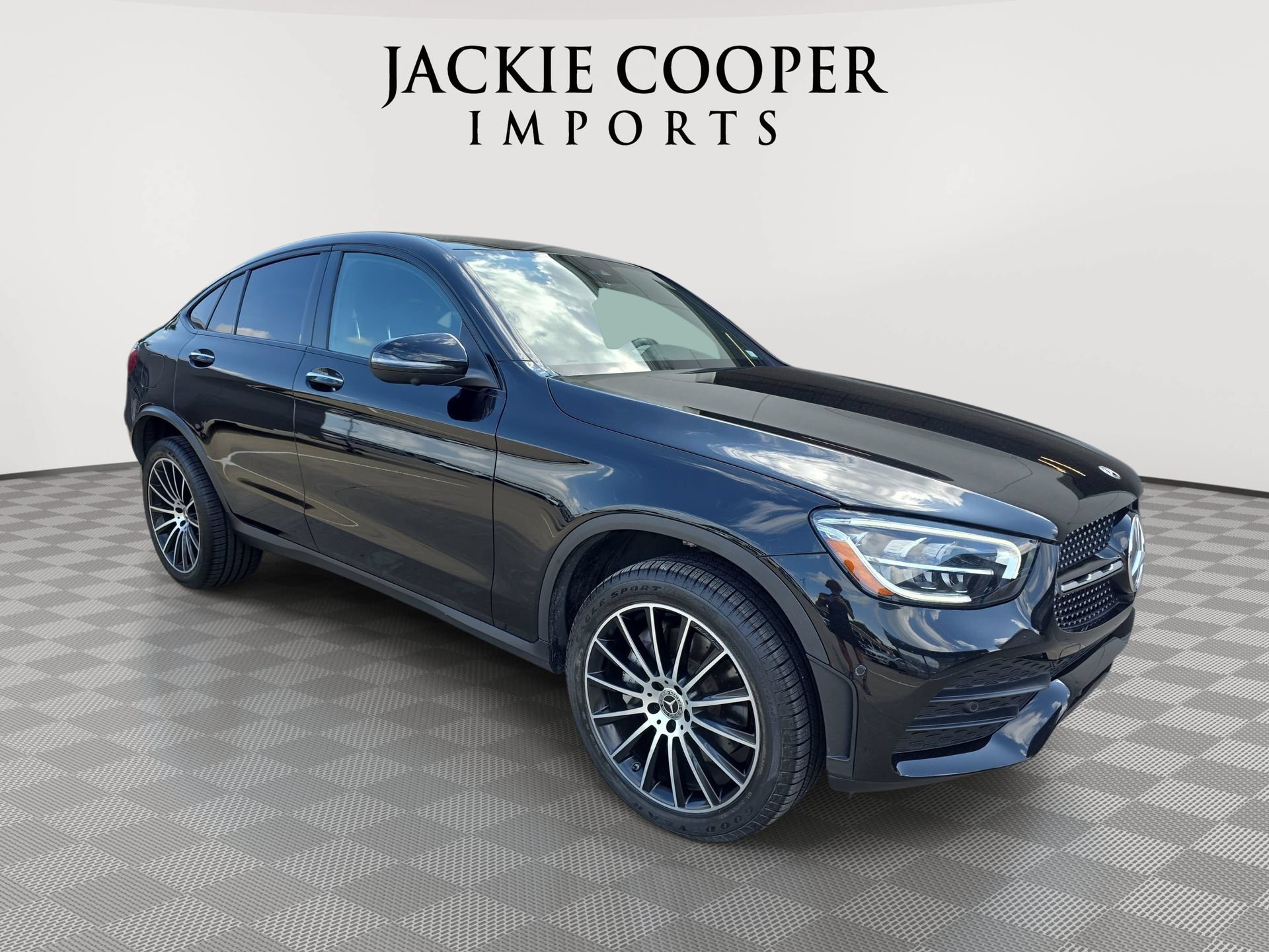 Used 2023 Mercedes-Benz GLC 300 4MATIC Coupe image 3