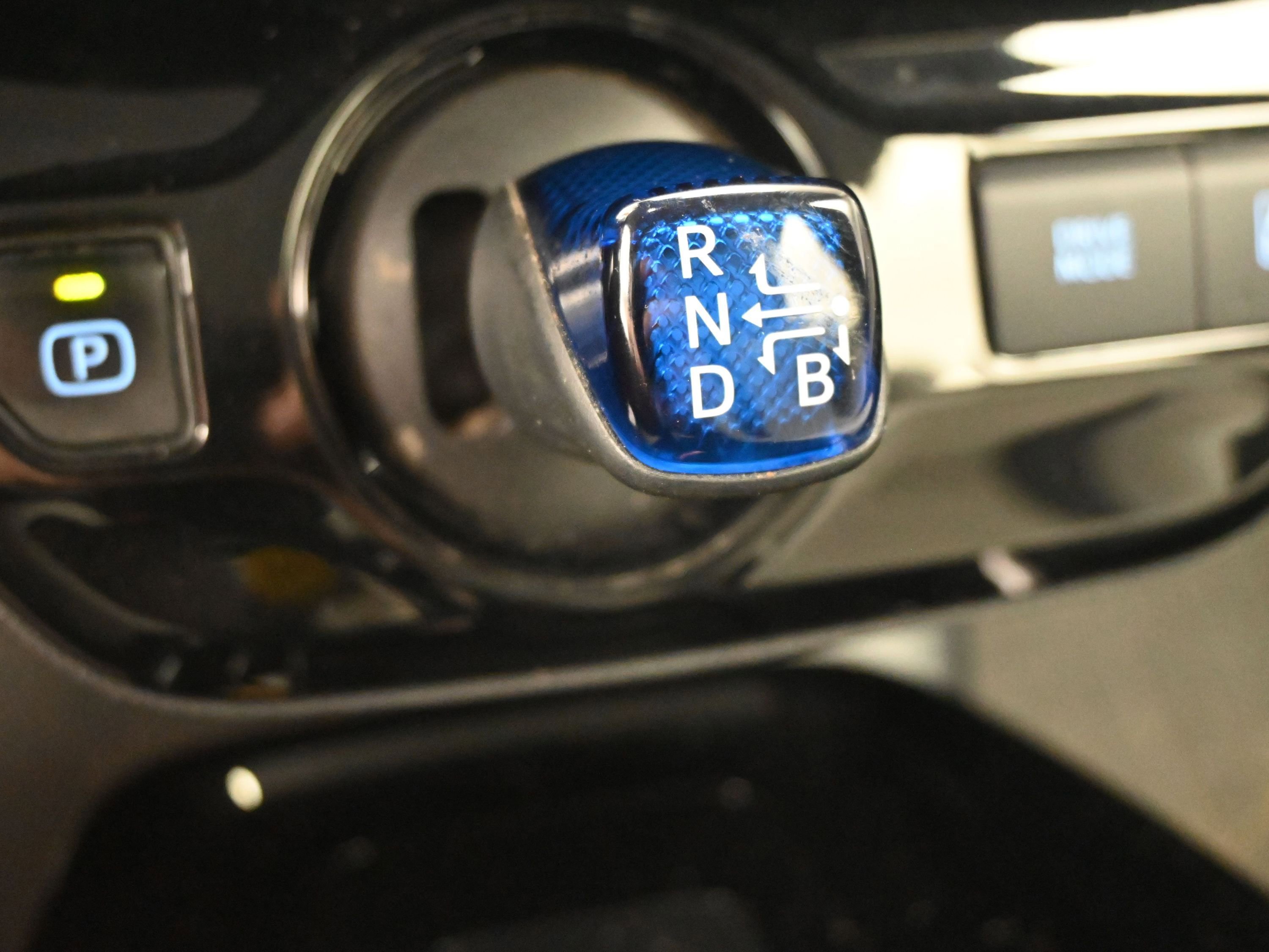 Used 2019 Toyota Prius Limited FWD image 34