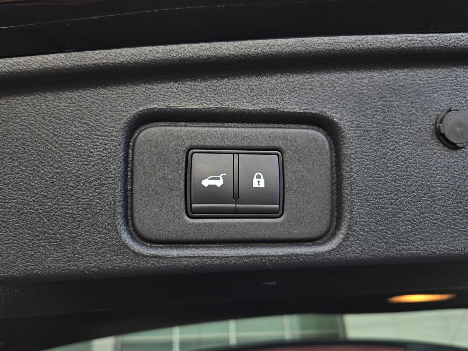 Used 2025 Nissan Pathfinder SL FWD image 23