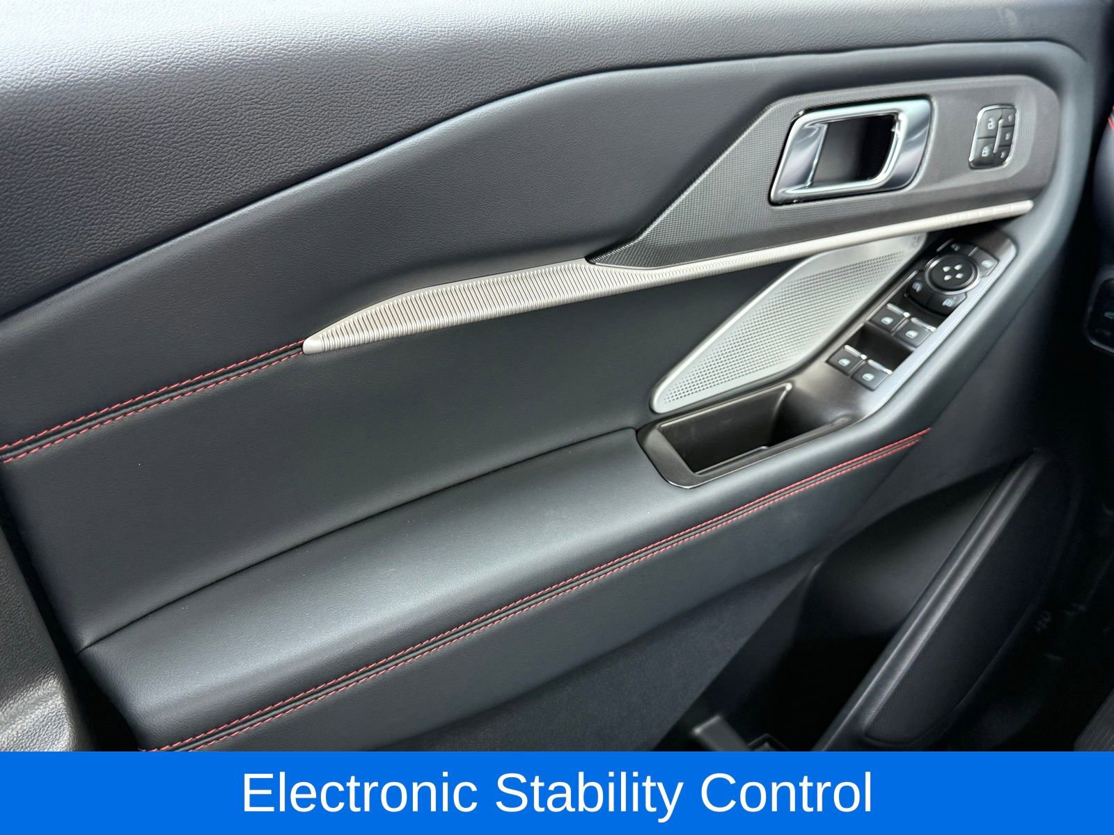 Used 2025 Ford Explorer ST image 39