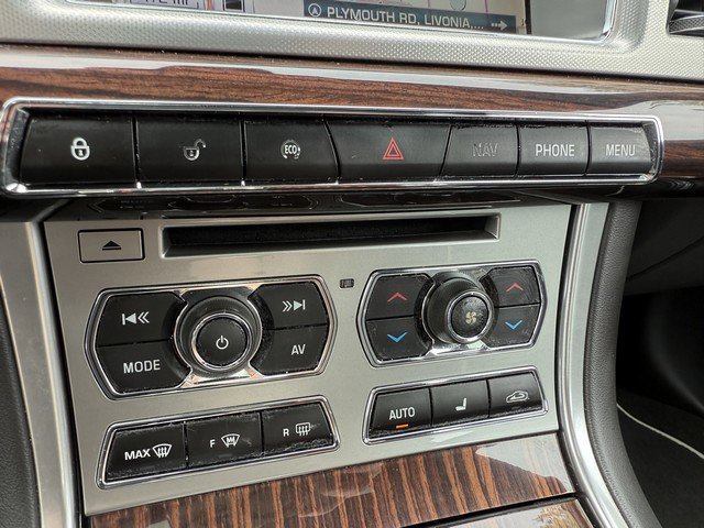 Used 2014 Jaguar XF 3.0 AWD/4WD image 29