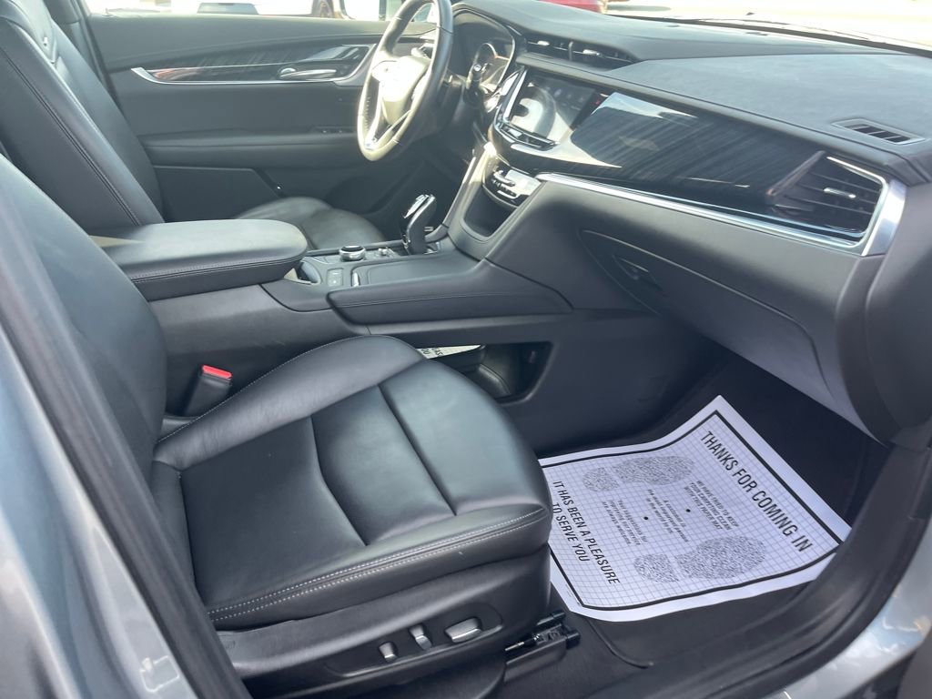 Used 2025 Cadillac XT6 Premium Luxury image 34