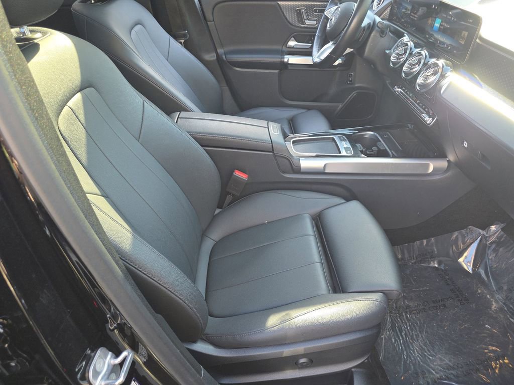Used 2024 Mercedes-Benz GLB 250 4MATIC image 17