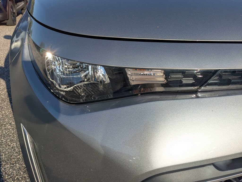 Used 2023 Kia Soul LX w/ Option Group 015 FWD image 10