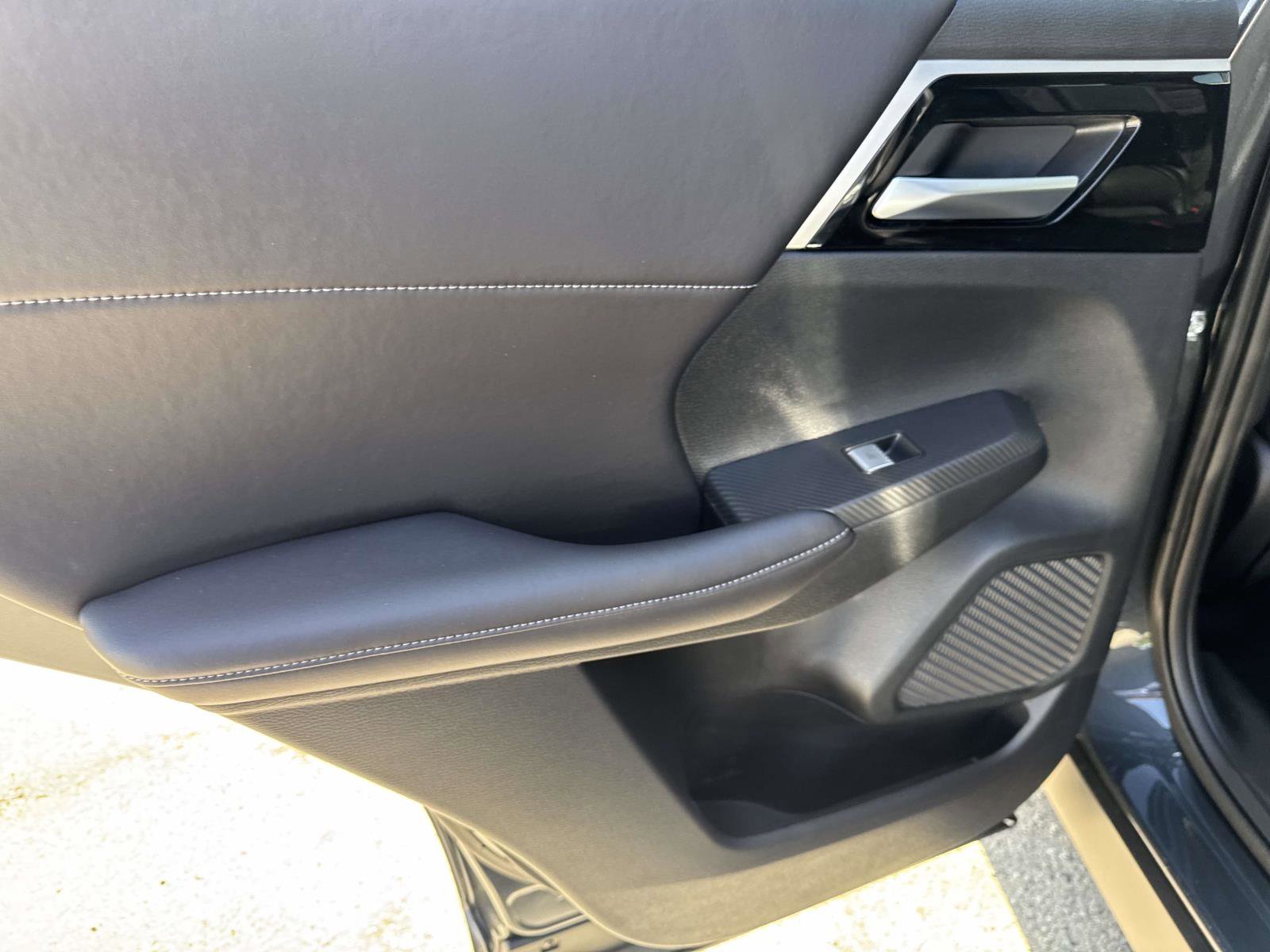 New 2025 Mitsubishi Outlander 4WD Plug-In Hybrid image 11