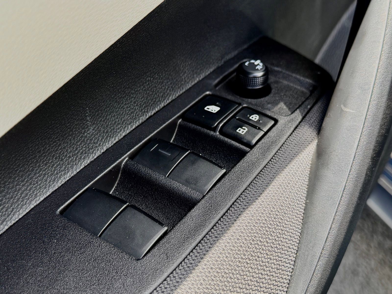 Used 2026 Toyota Corolla LE w/ Carpet Mat Package (TMS) image 23