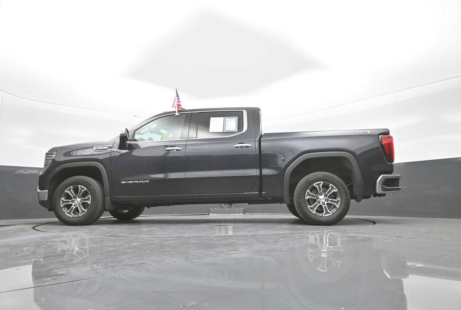 Used 2025 GMC Sierra 1500 SLT AWD/4WD image 23