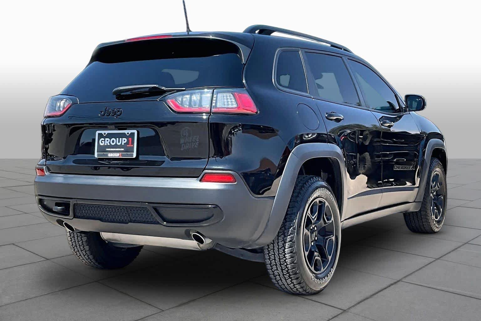 Used 2022 Jeep Cherokee Latitude AWD/4WD image 10