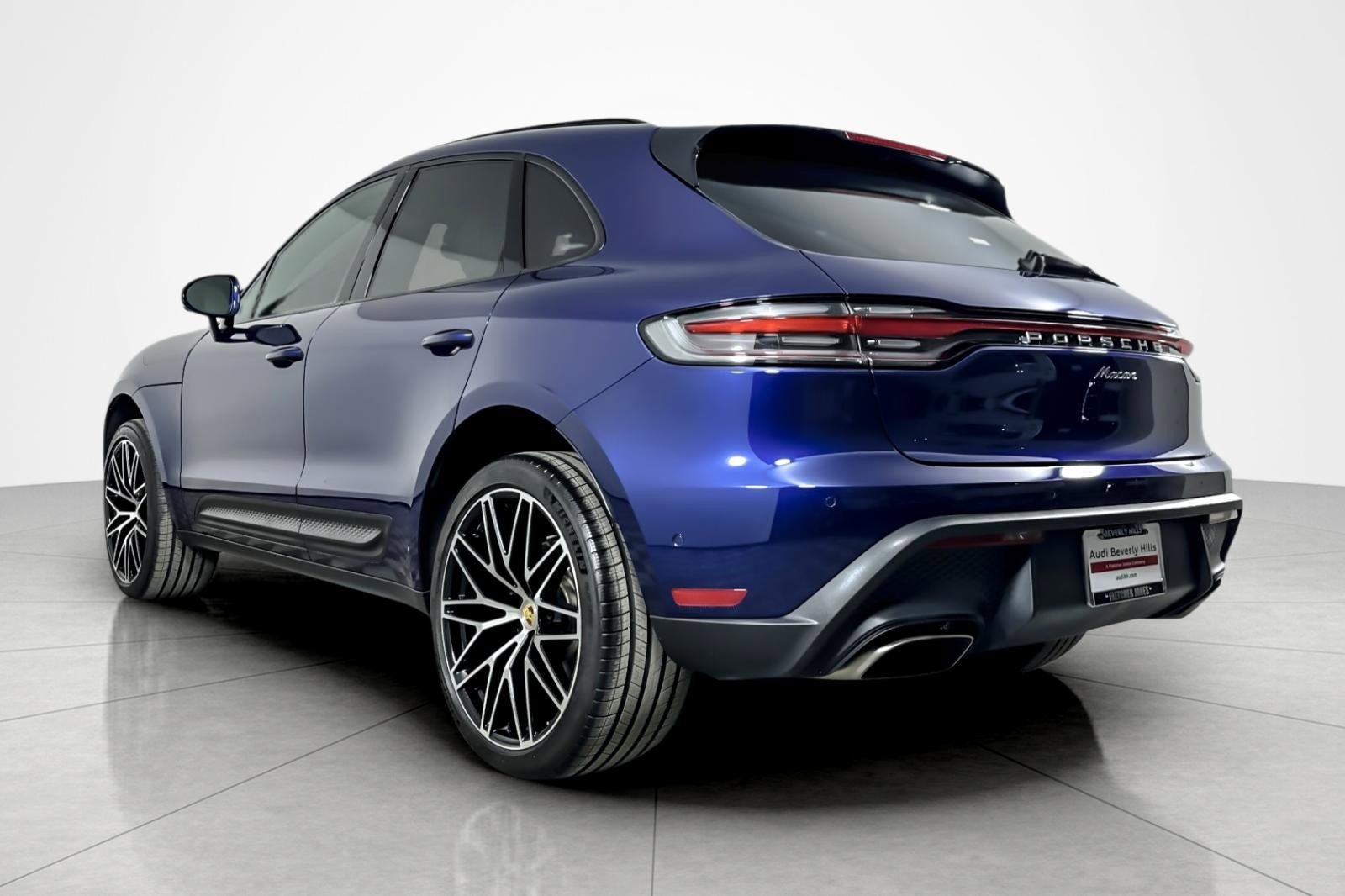 Used 2024 Porsche Macan Turbo image 3