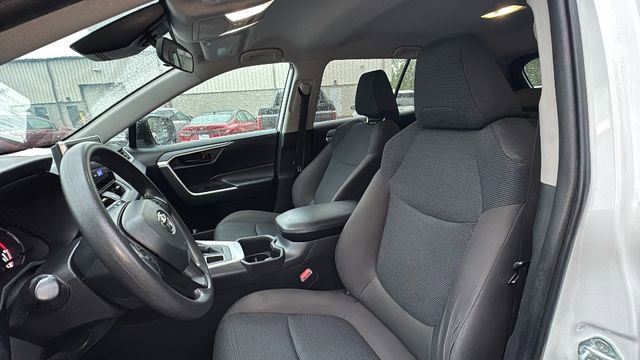 Used 2023 Toyota RAV4 LE AWD/4WD image 29