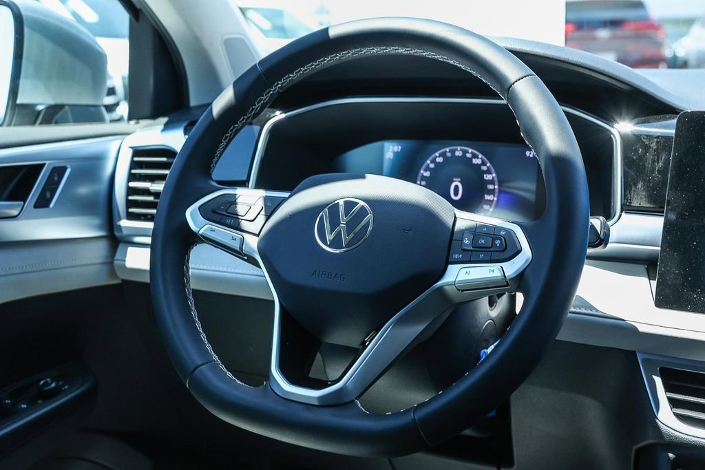 New 2025 Volkswagen Taos SE image 32