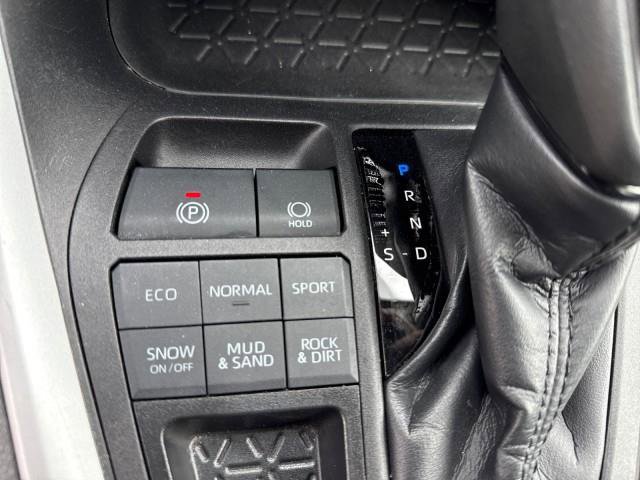 Used 2022 Toyota RAV4 LE image 12