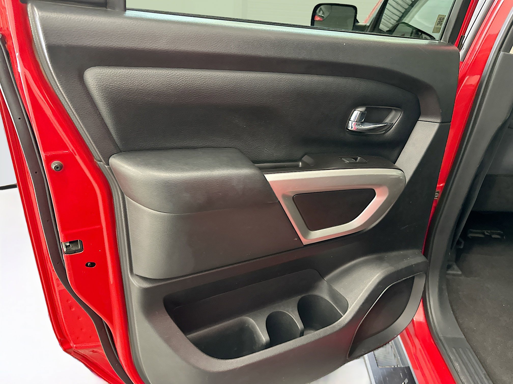 Used 2020 Nissan Titan SV w/ SV Convenience Package image 27