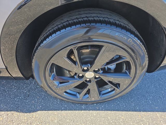 Used 2021 Buick Envision Essence w/ Sport Touring Package FWD image 11