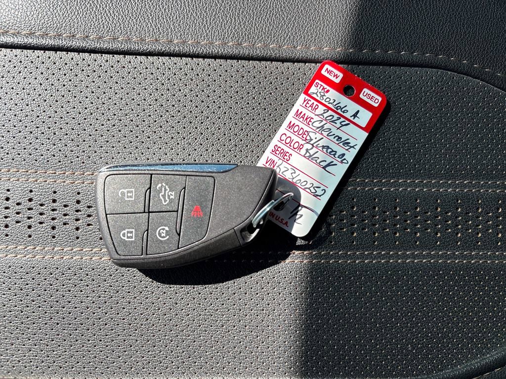 Used 2024 Chevrolet Silverado 1500 High Country w/ Midnight Edition AWD/4WD image 30