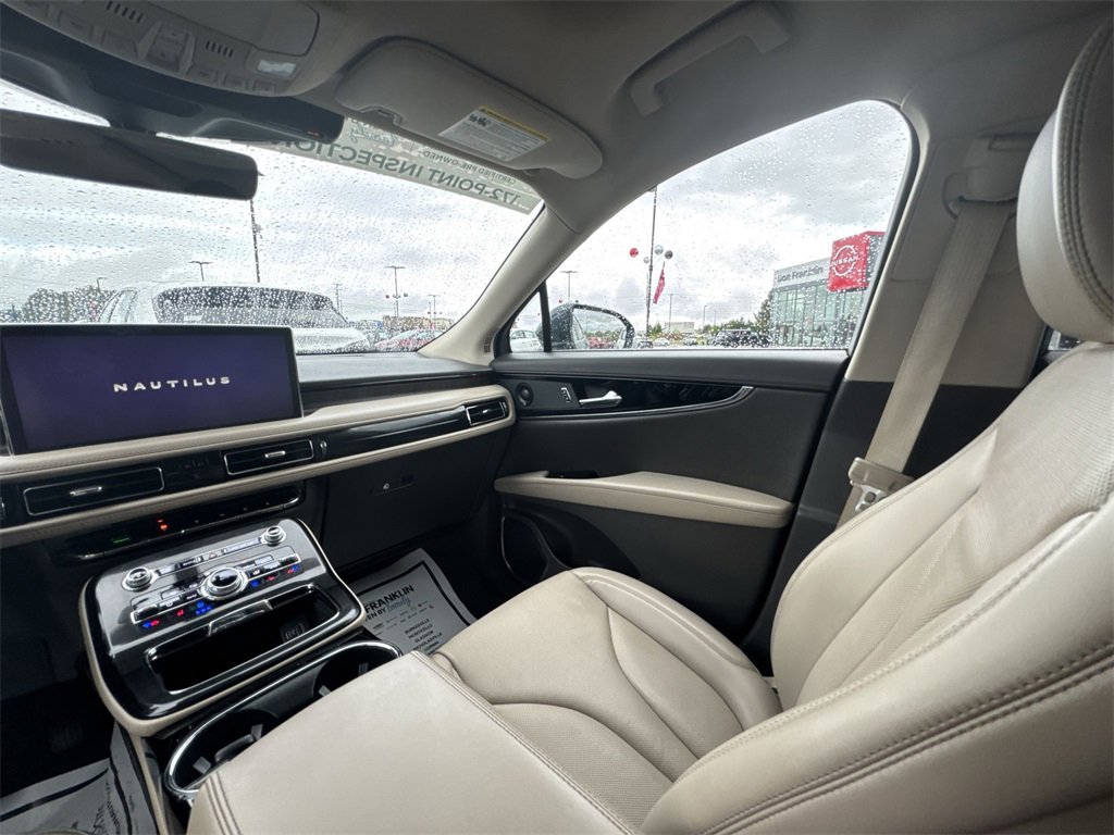 Used 2022 Lincoln Nautilus Reserve image 11
