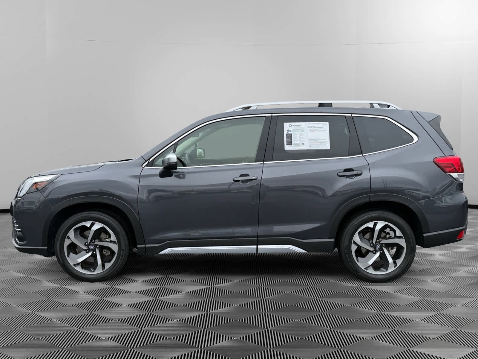 Used 2023 Subaru Forester Touring image 2