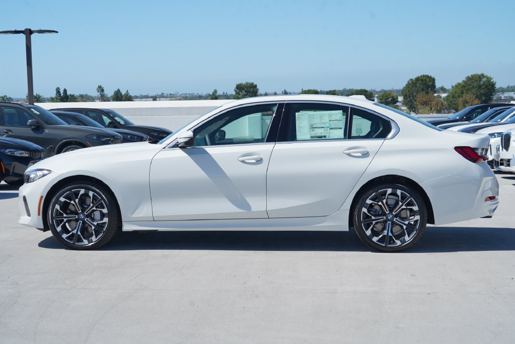 New 2026 BMW 330i xDrive Sedan w/ Convenience Package AWD/4WD image 5